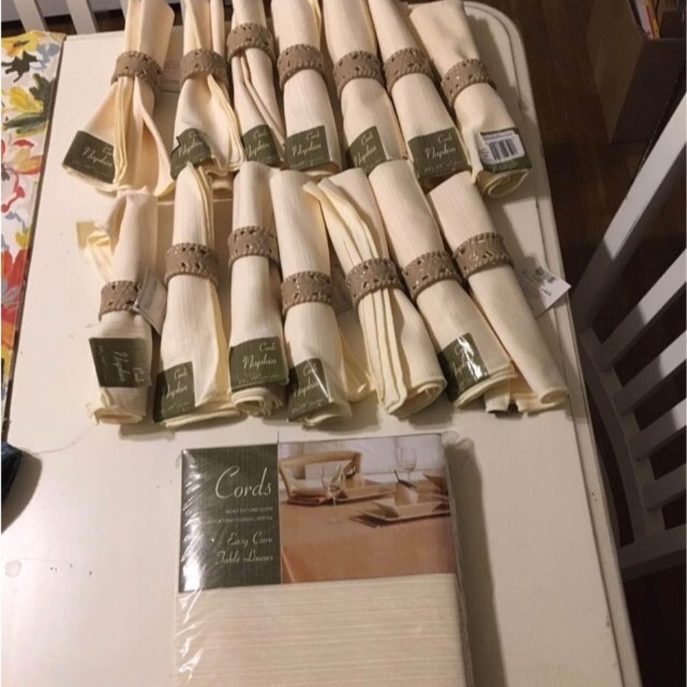 Linen colored 120” Table Cloth, 14matching cloth napkins, brown Napkin Rings.NWT